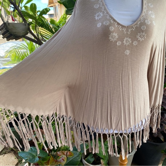 Cupio tan colored fringed blouse - Picture 1 of 8